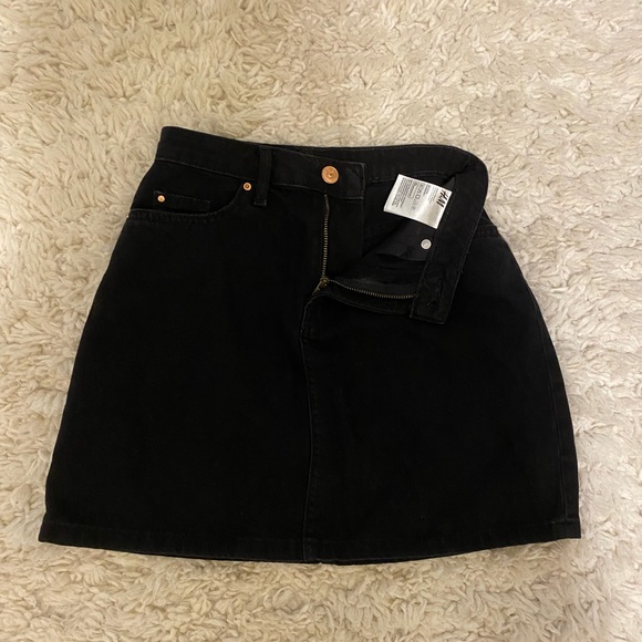 H&M Divided Black Denim Mini Skirt - Picture 2 of 4